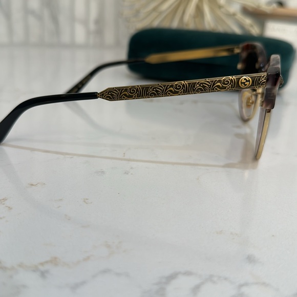 Gucci Animalier Sunglasses and case - Picture 4 of 6